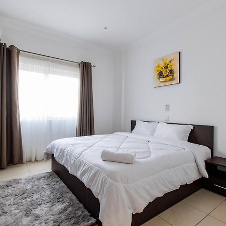 Accra Fine Suites - Holi Flats Airport Residential Bagian luar foto