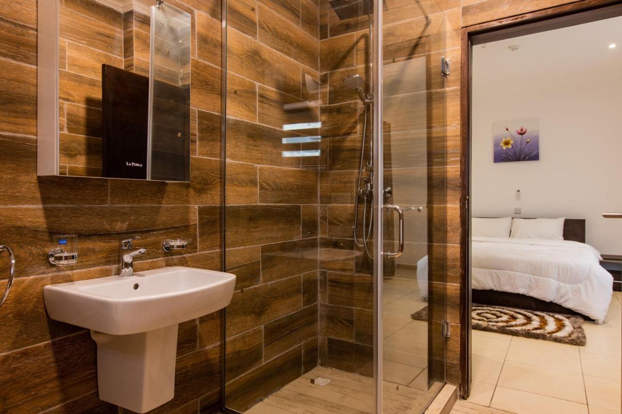 Accra Fine Suites - Holi Flats Airport Residential Bagian luar foto